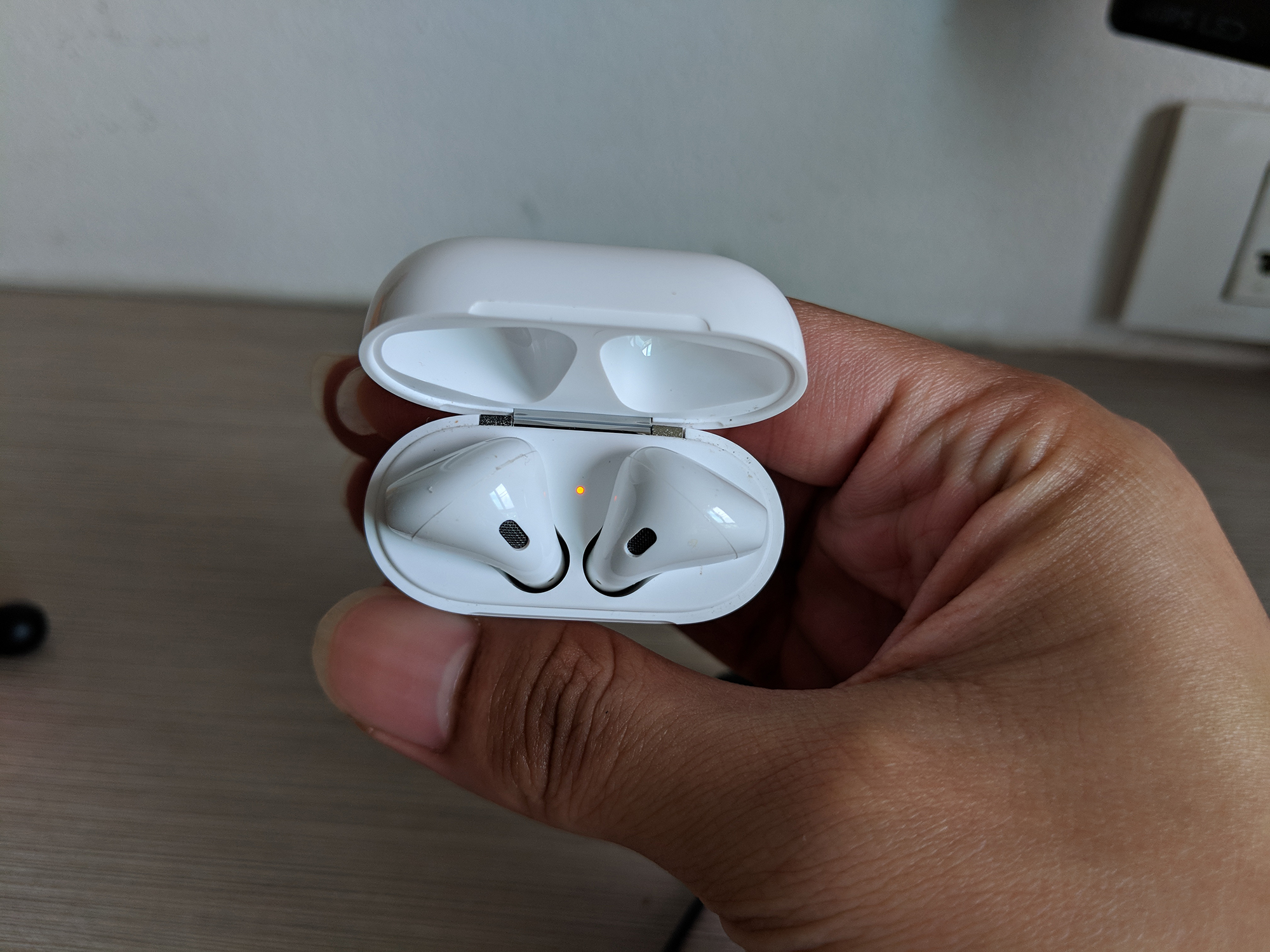 AirPods Indicator Light Charging