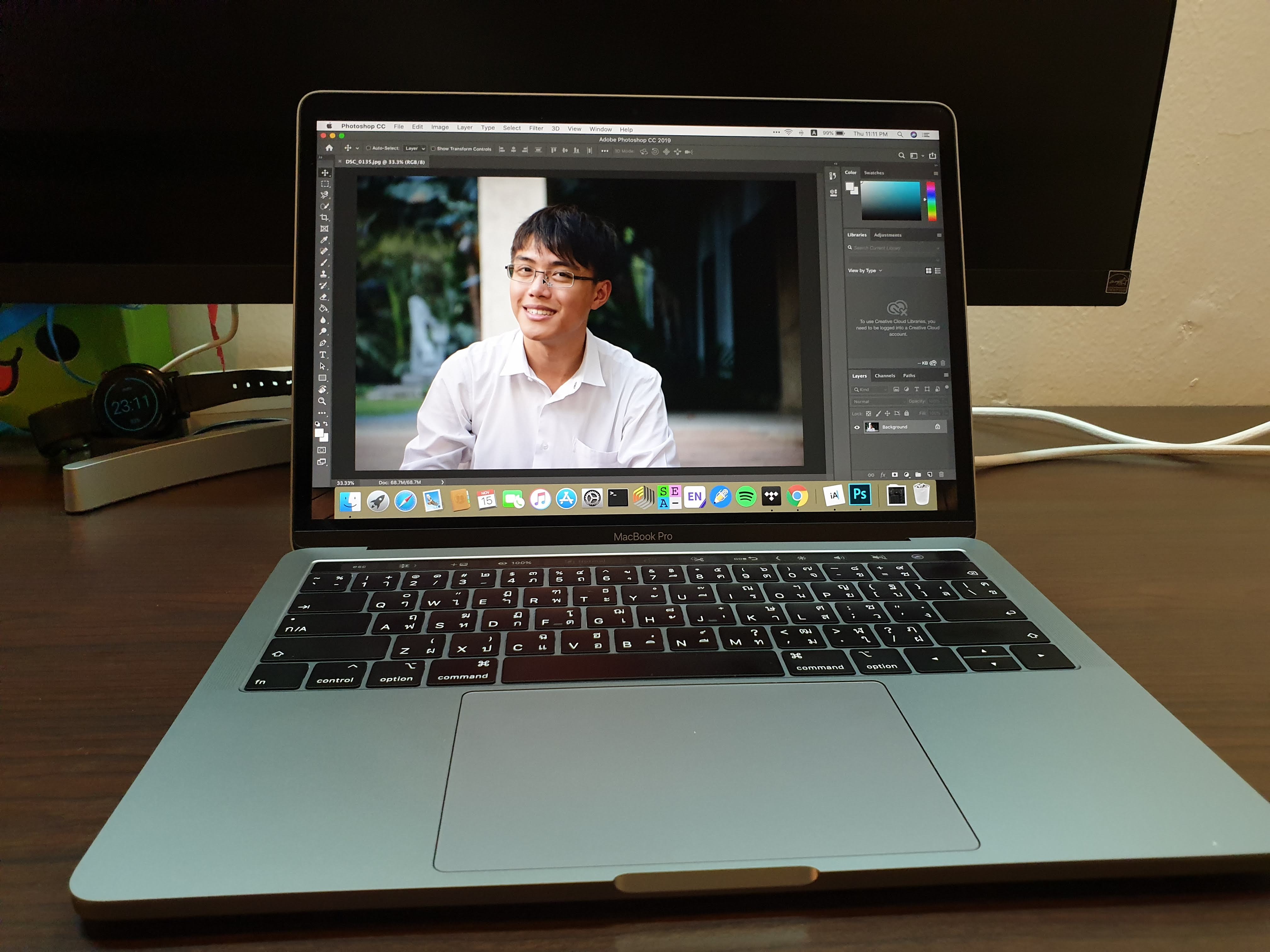 MacBook Pro 13-inch 2018 running Photoshop