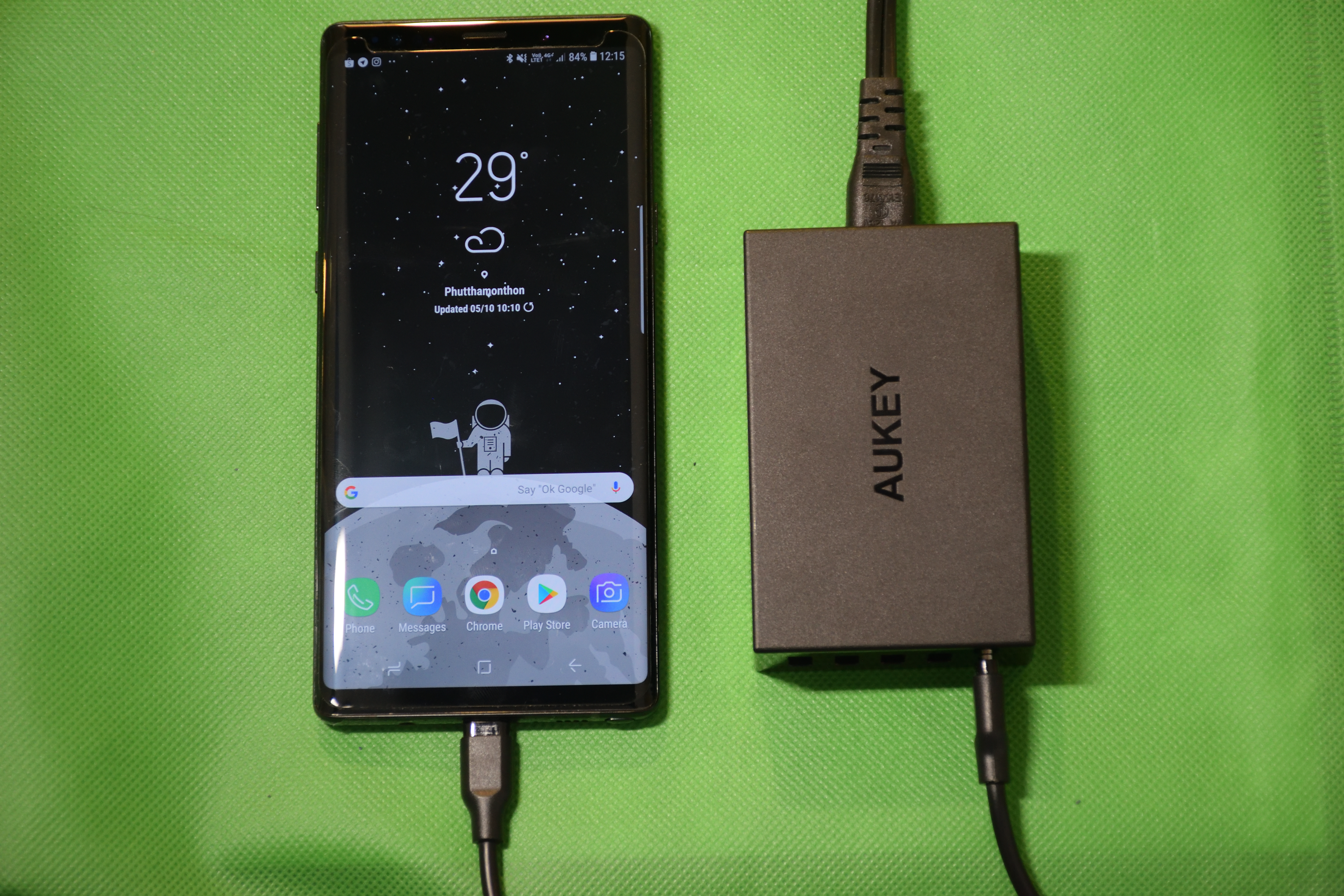 Samsung Galaxy Note 9 with Charger