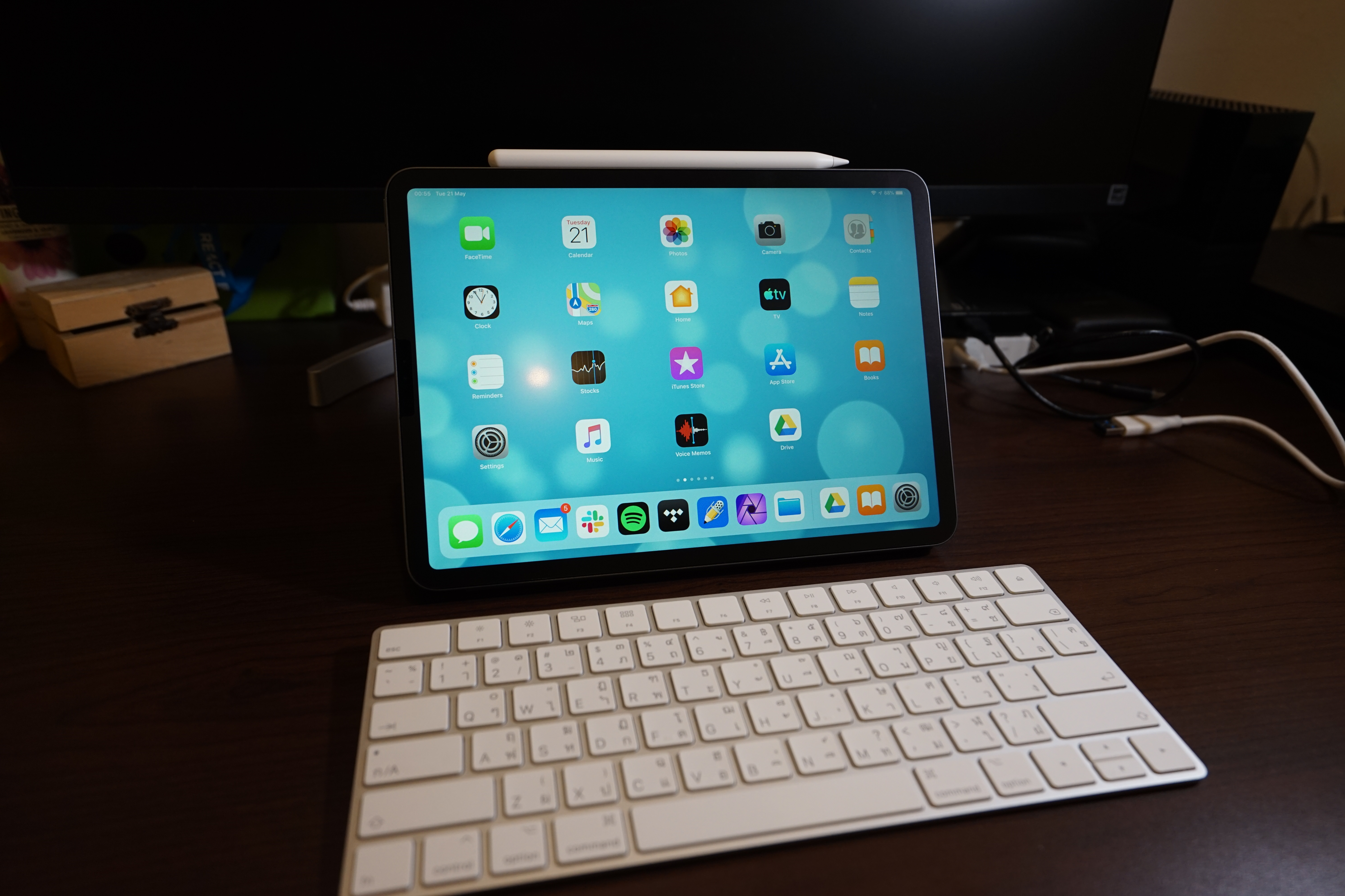 iPad Pro 11-inch 2018 with Magic Keyboard
