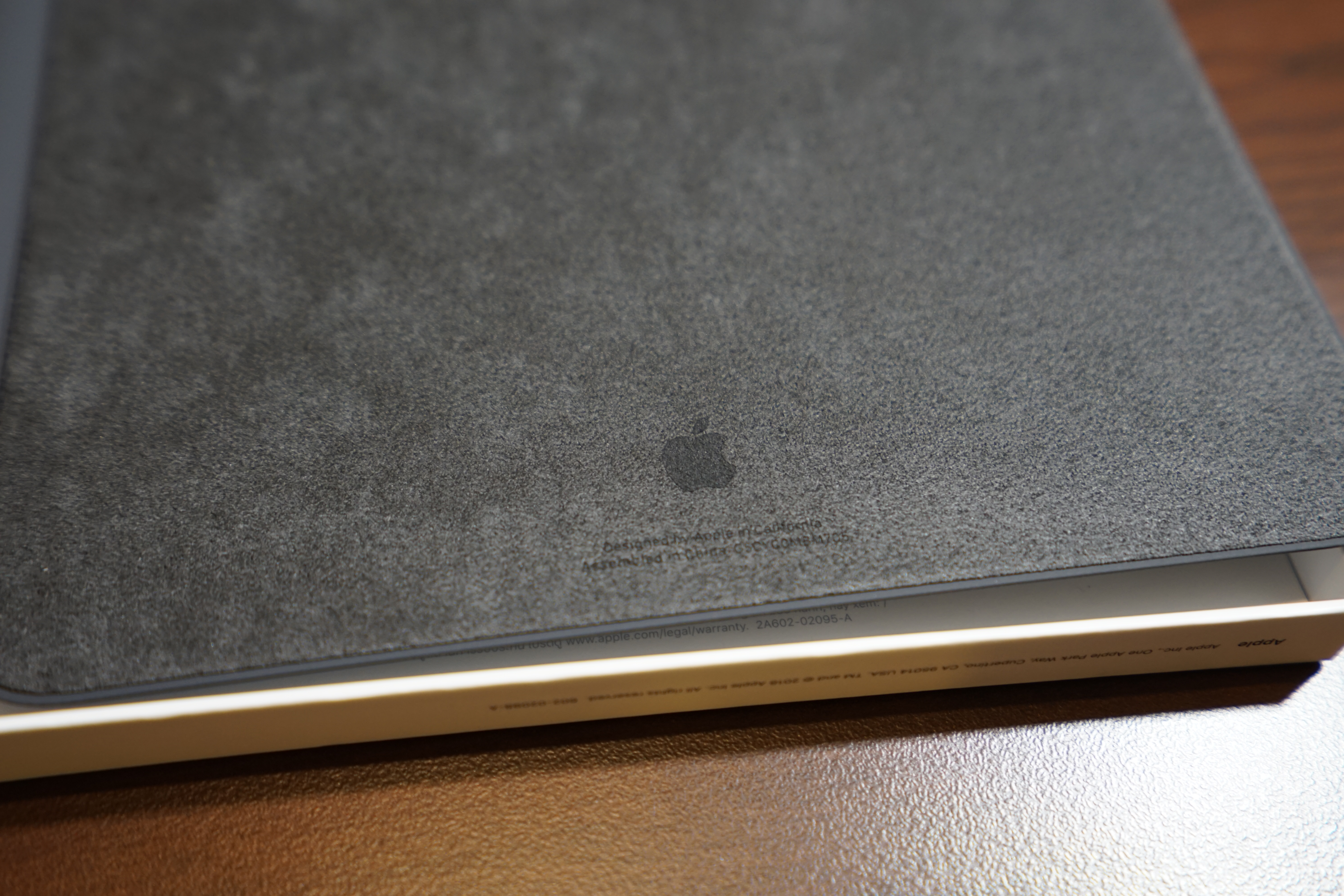 Inside Apple Smart Folio Apple Logo