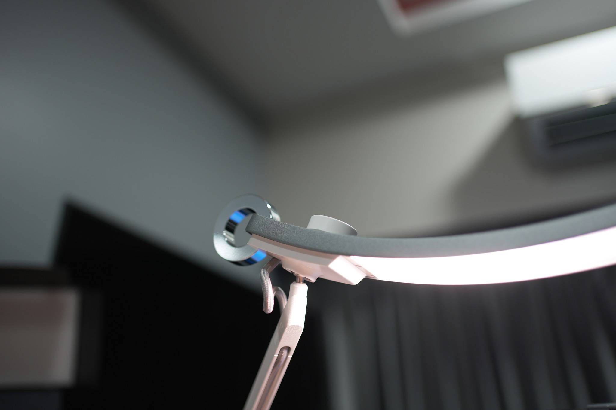 รีวิว WiT Eye-Care Desk Lamp โคมไฟถนอมสายตาจาก BenQ