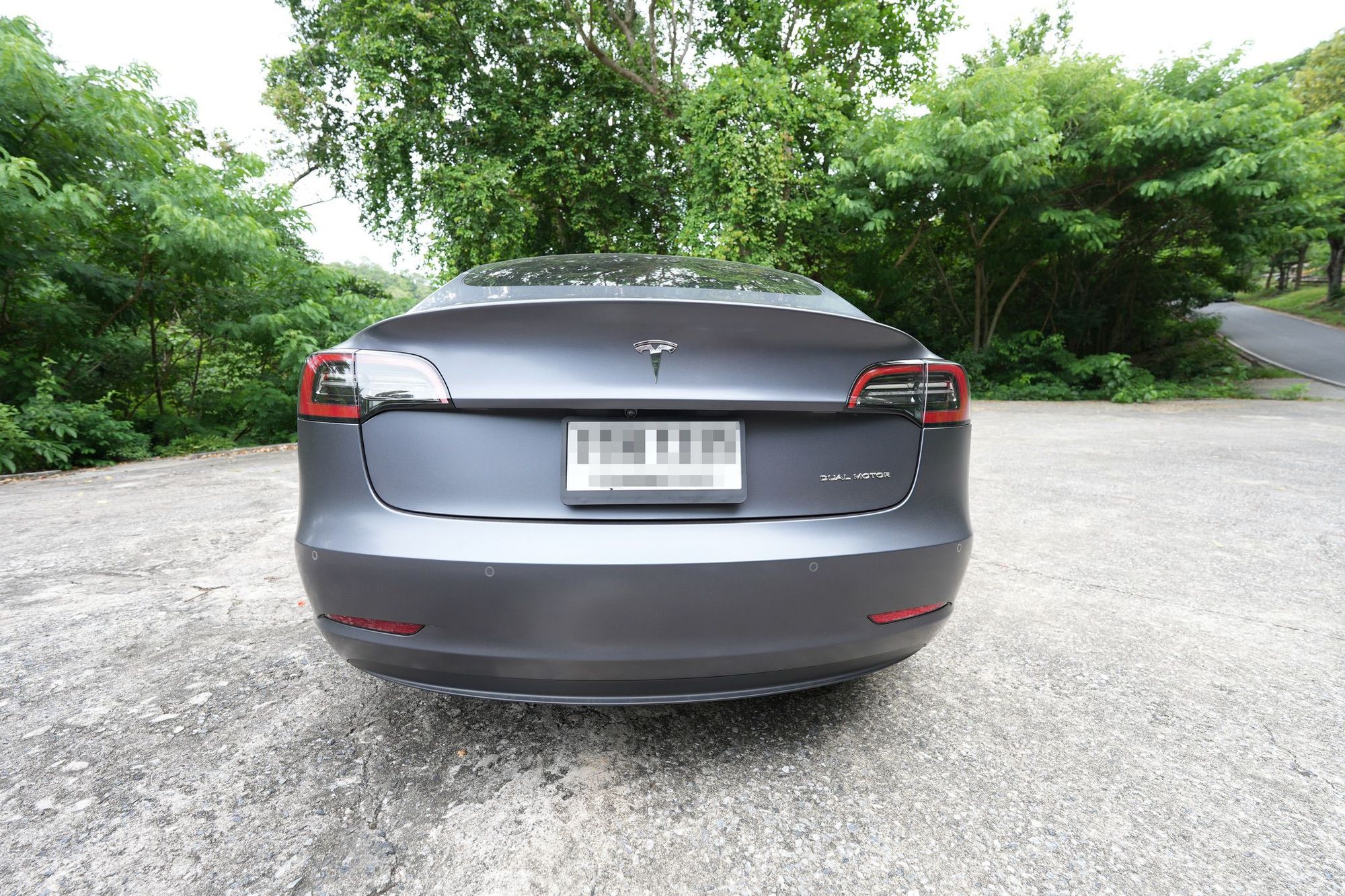รีวิว Tesla Model 3 Long Range รถโคตรแรง แต่ที่เหลือมันไม่ไหว...
