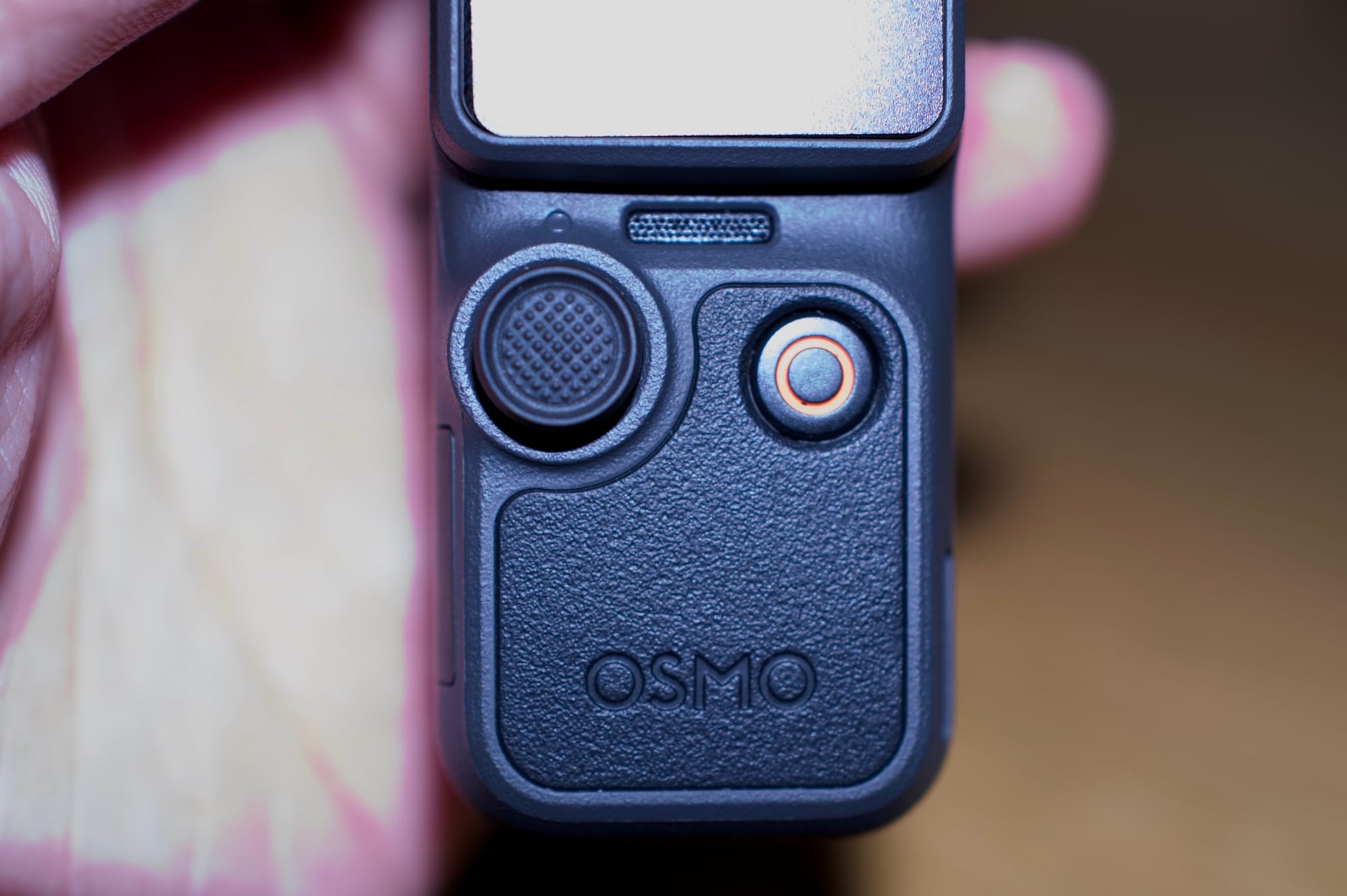 รีวิว DJI Osmo Pocket 4 เหมือนจะไม่ต่างเยอะ แต่เยอะกว่าที่คิด
