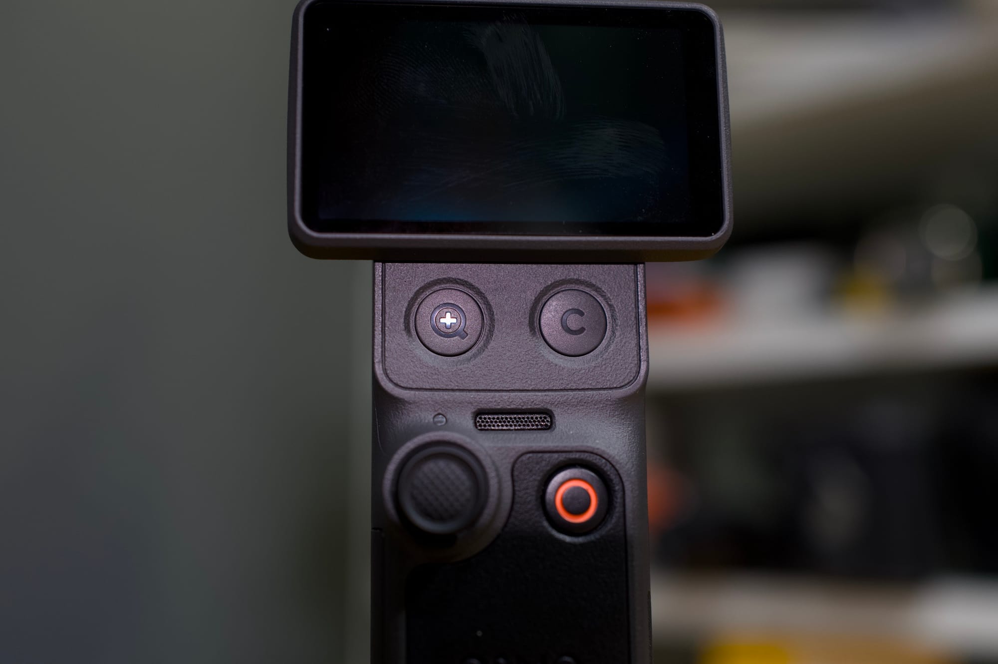 รีวิว DJI Osmo Pocket 4 เหมือนจะไม่ต่างเยอะ แต่เยอะกว่าที่คิด