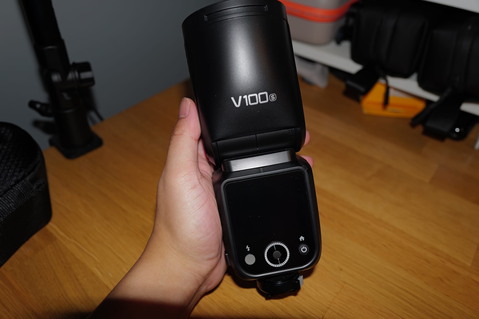 รีวิว Godox V100 โคตร Flash นอกค่าย ราคาน่ารัก